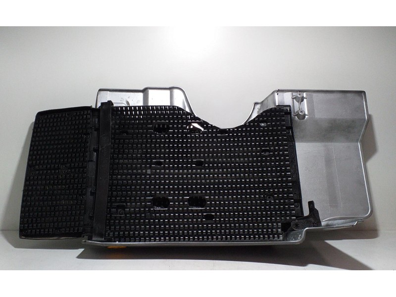 Recambio de guardabarros para mercedes-benz actros 2/3 2 - ejes / 6 cil. 1841 4x2 om 501 la l (largo) referencia OEM IAM A943881