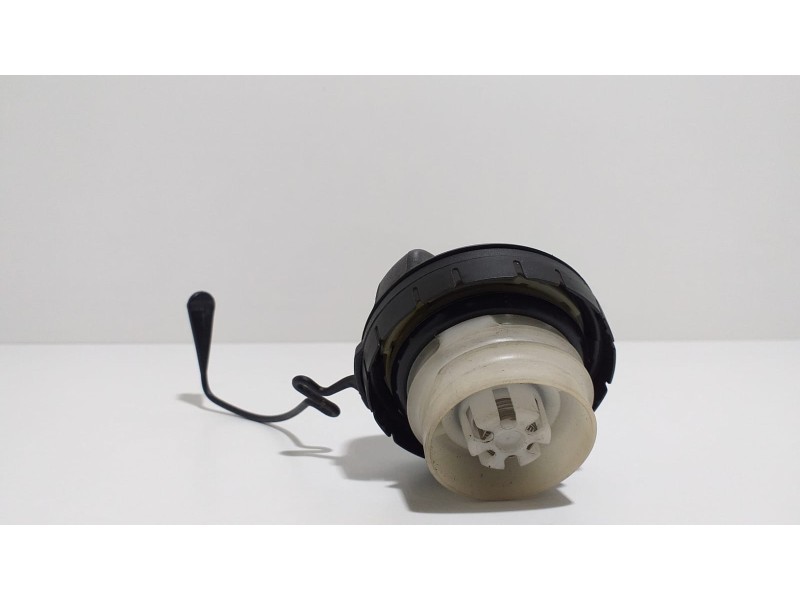 Recambio de tapon combustible para toyota avensis cross sport (t27) comfort referencia OEM IAM 175931940 55268 