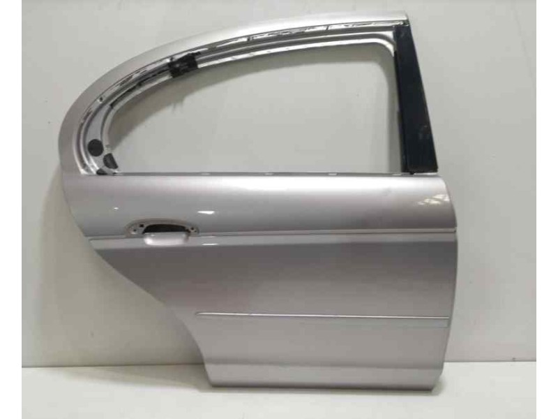 Recambio de puerta trasera derecha para jaguar s-type referencia OEM IAM XR828668 82617 