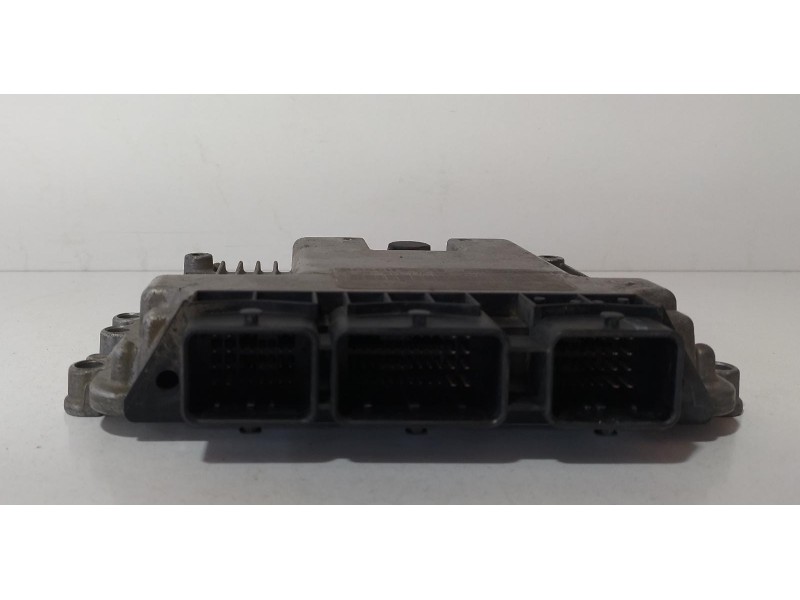 Recambio de centralita motor uce para renault scenic ii confort dynamique referencia OEM IAM 8200391966 69286 R