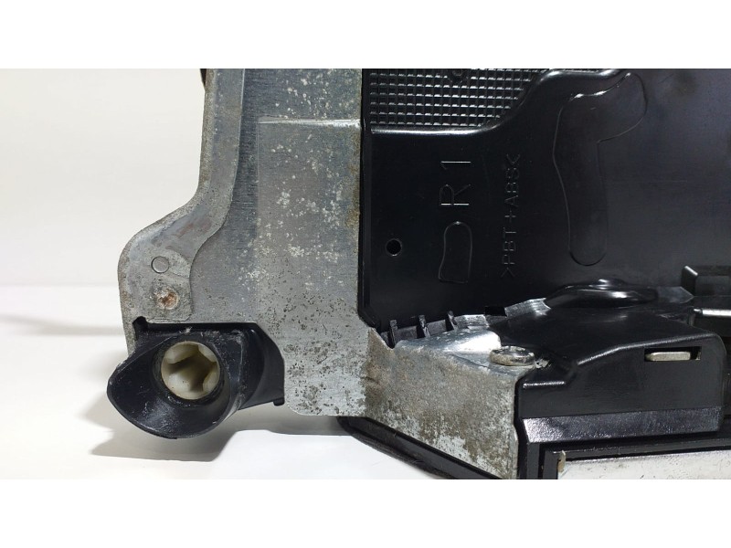 Recambio de cerradura puerta delantera derecha para suzuki grand vitara jb (jt) 2.0 jlx-a (5-ptas.) referencia OEM IAM J20A 5528