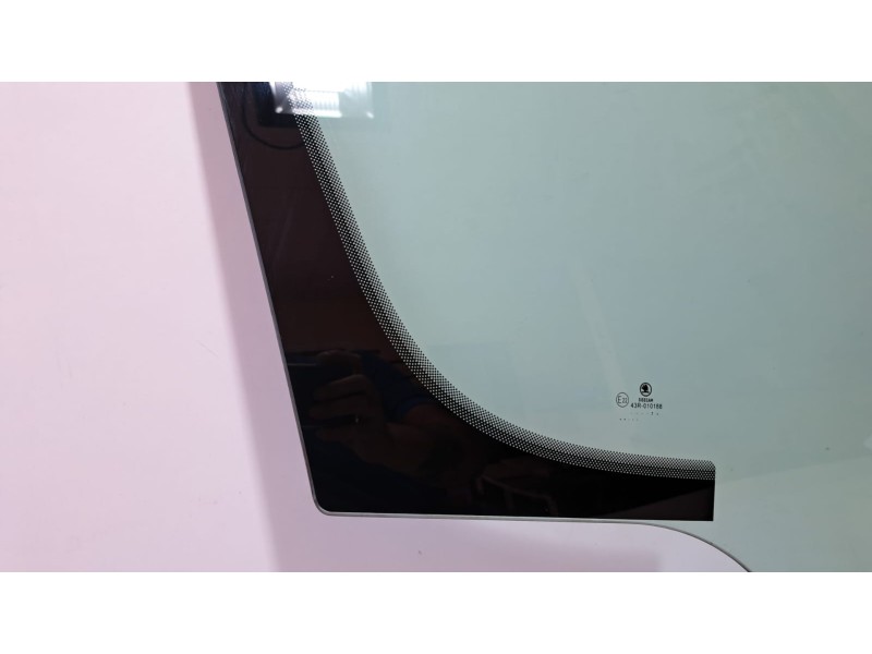 Recambio de luna delantera derecha para skoda yeti active referencia OEM IAM 5L0845022G 76450 R