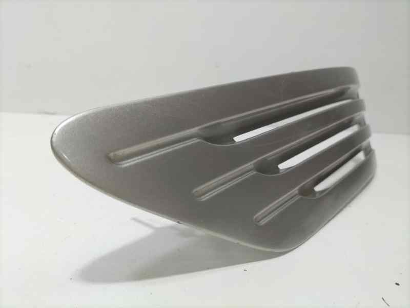 Recambio de molduras traseras para toyota land cruiser (j9) td gx (5-ptas.) referencia OEM IAM 1KZTE 82629 