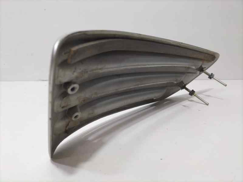 Recambio de molduras traseras para toyota land cruiser (j9) td gx (5-ptas.) referencia OEM IAM 1KZTE 82629 