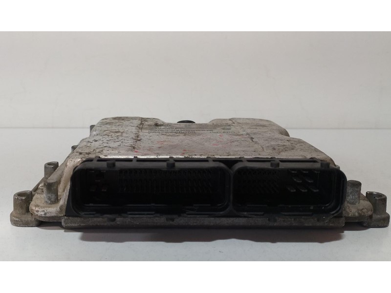 Recambio de centralita motor uce para chrysler voyager (rg) 2.5 crd cat referencia OEM IAM P04727666AB 69295 R