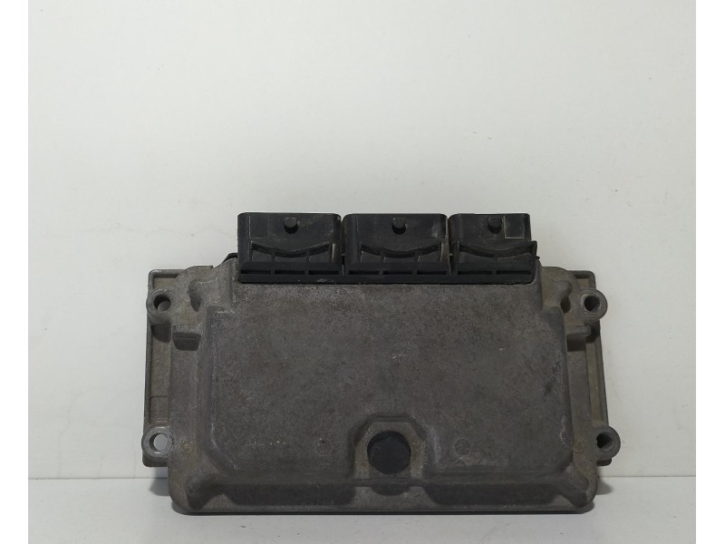 Recambio de centralita motor uce para citroën saxo 1.5 d x referencia OEM IAM 9630059880 69351 R