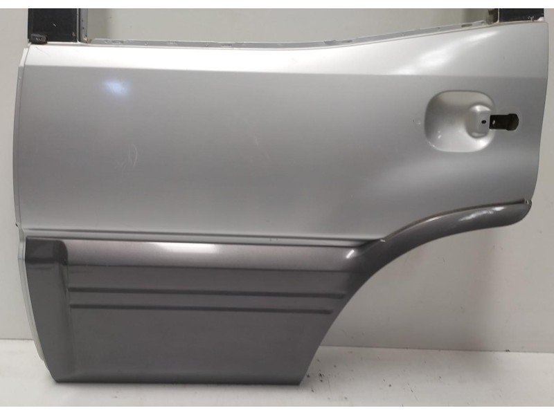 Recambio de puerta trasera izquierda para nissan terrano/terrano.ii (r20) aventura referencia OEM IAM 821011F130 76477 