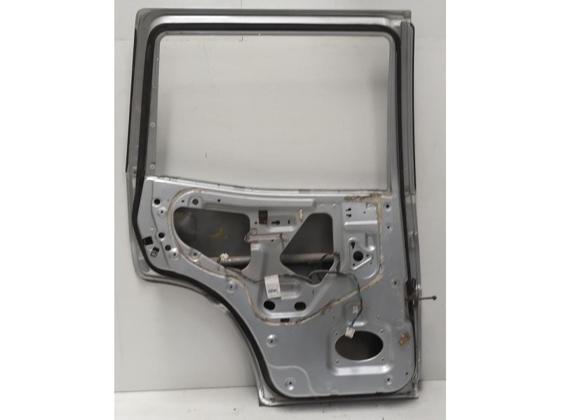 Recambio de puerta trasera izquierda para nissan terrano/terrano.ii (r20) aventura referencia OEM IAM 821011F130 76477 