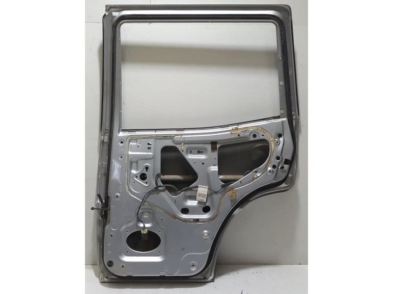 Recambio de puerta trasera derecha para nissan terrano/terrano.ii (r20) aventura referencia OEM IAM 821001F130 76479 