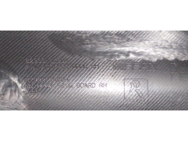 Recambio de guarnecido puerta trasera derecha para nissan juke (f15) acenta referencia OEM IAM 829221KB0A 47528 
