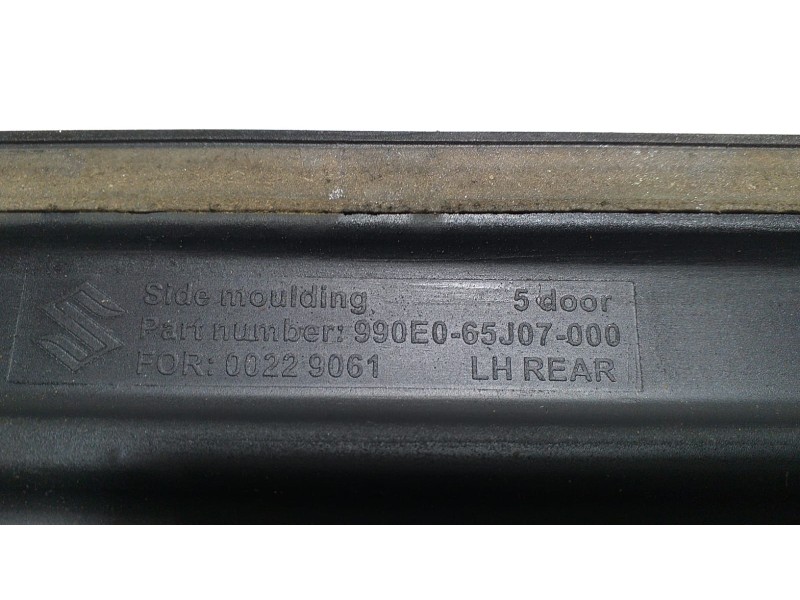 Recambio de molduras traseras para suzuki grand vitara jb (jt) 2.0 jlx-a (5-ptas.) referencia OEM IAM J20A 55383 
