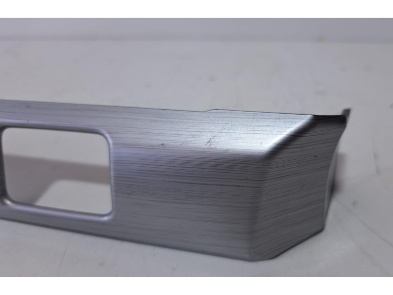 Recambio de molduras delanteras para skoda yeti active referencia OEM IAM 5L1858417 76543 R