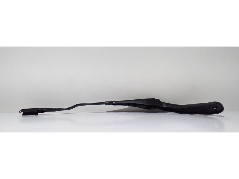 Recambio de brazo limpia delantero izquierdo para bmw serie 1 lim. (f20) 116d referencia OEM IAM 61617239519 59686 