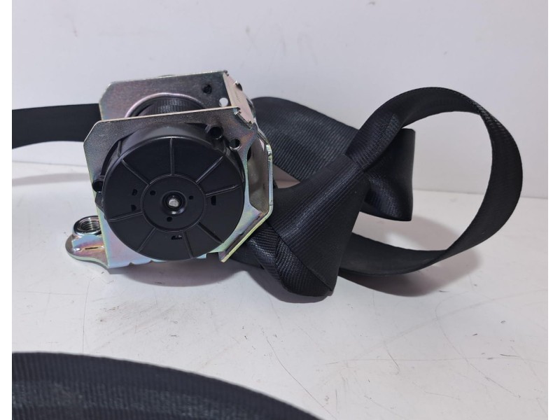 Recambio de cinturon seguridad trasero central para skoda yeti active referencia OEM IAM 5L6857807D 76546 R
