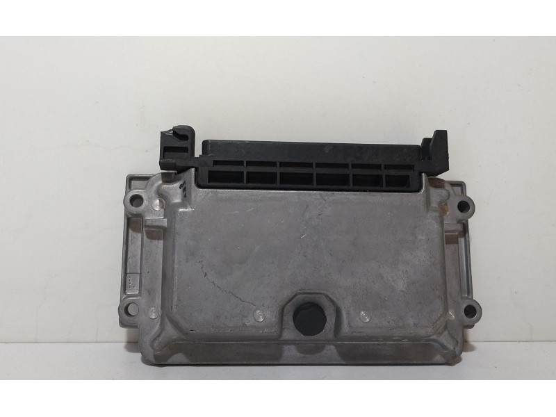 Recambio de centralita motor uce para citroën xsara berlina 1.6 16v tonic referencia OEM IAM 9632693880 69470 R