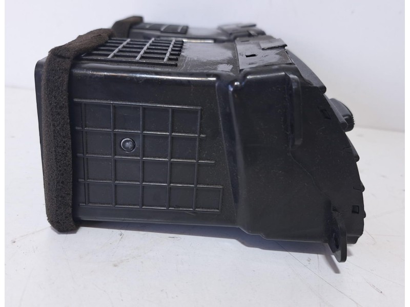 Recambio de rejilla aireadora para hyundai tucson (jm) 2.0 crdi comfort (4wd) referencia OEM IAM 974102E000 76557 R