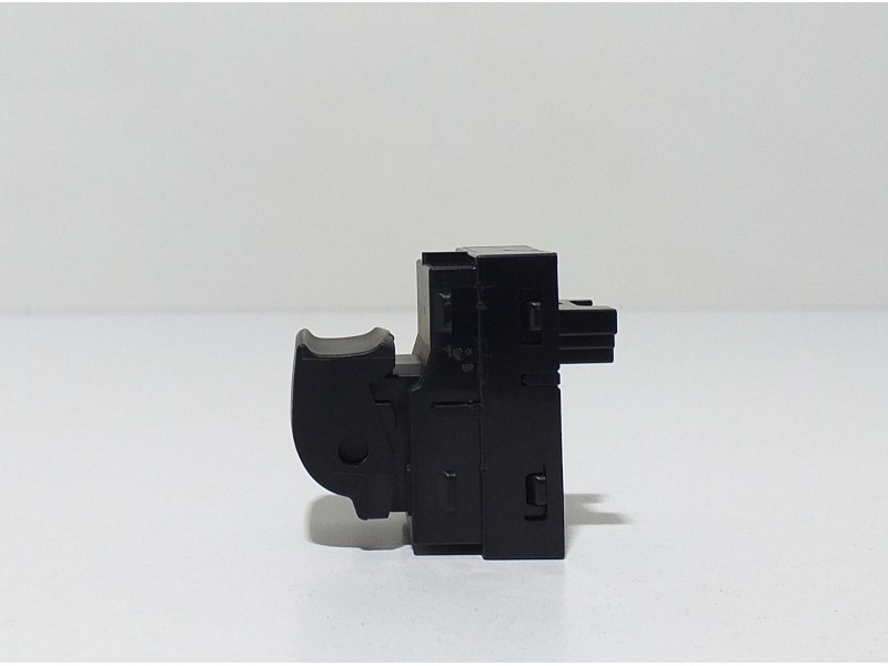 Recambio de mando elevalunas trasero izquierdo para bmw serie 1 lim. (f20) 116d referencia OEM IAM 9208106 59729 