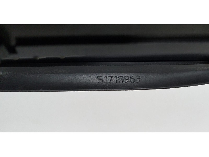 Recambio de rejilla aireadora para fiat grande punto (199) 1.3 16v multijet active (66kw) (01.2007) referencia OEM IAM 51718963 