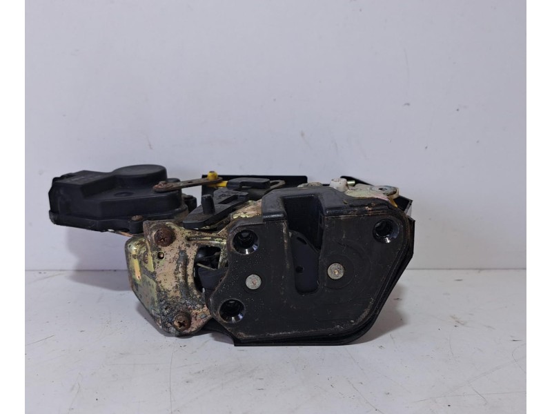 Recambio de cerradura puerta trasera derecha para hyundai tucson (jm) 2.0 crdi comfort (4wd) referencia OEM IAM 814202E000 76572