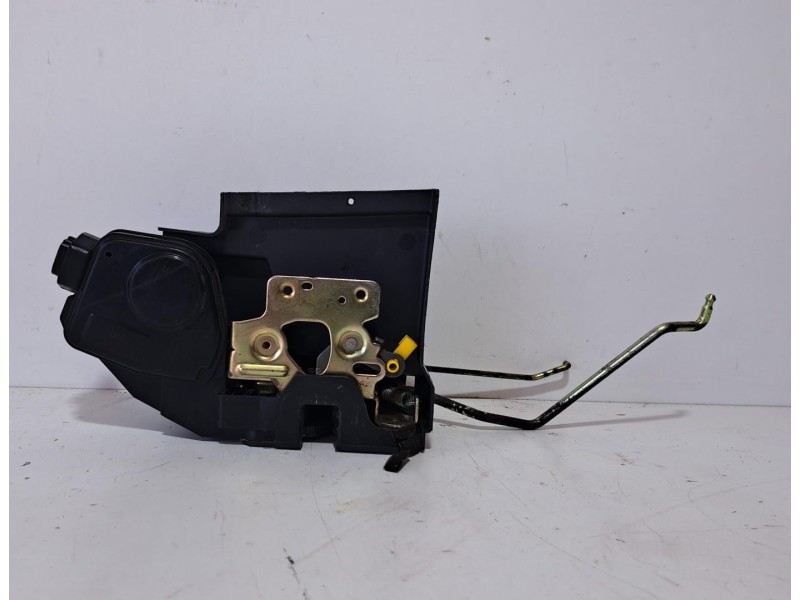 Recambio de cerradura puerta delantera derecha para hyundai tucson (jm) 2.0 crdi comfort (4wd) referencia OEM IAM 813202E000 765