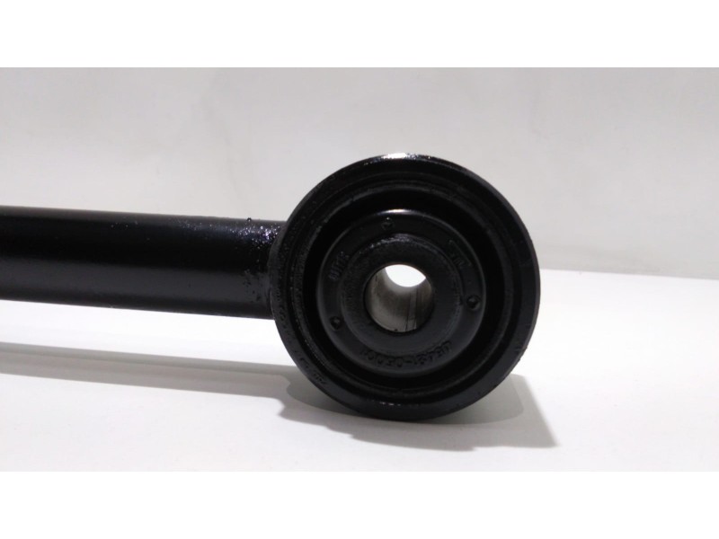 Recambio de brazo suspension superior trasero derecho para ssangyong korando 2.3 tdi referencia OEM IAM OM661LA 47685 