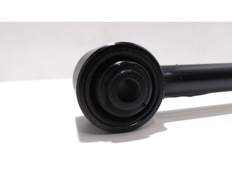 Recambio de brazo suspension superior trasero derecho para ssangyong korando 2.3 tdi referencia OEM IAM OM661LA 47685 