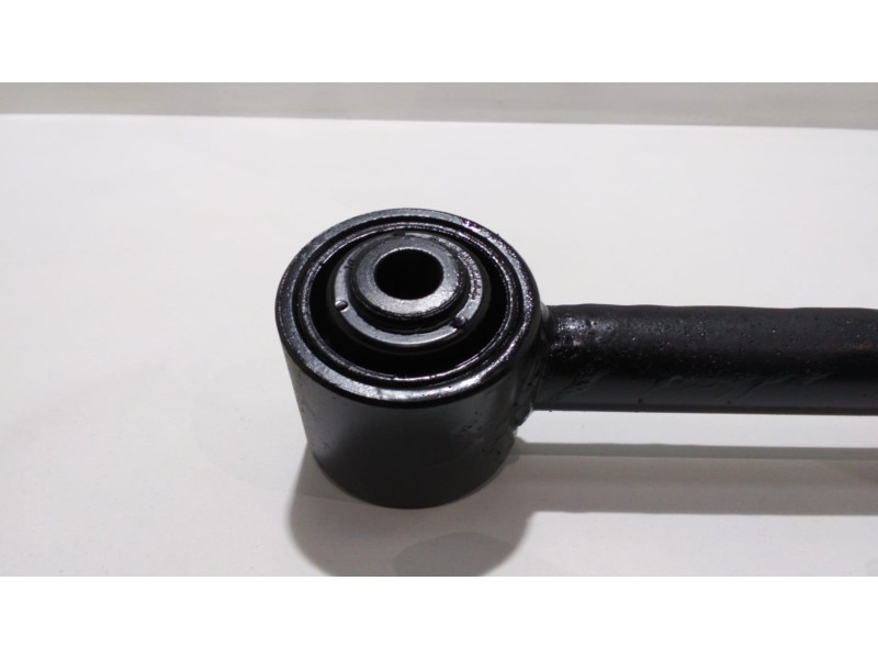 Recambio de brazo suspension superior trasero derecho para ssangyong korando 2.3 tdi referencia OEM IAM OM661LA 47685 