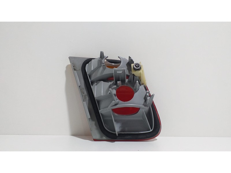 Recambio de piloto trasero derecho interior para bmw serie 3 berlina (e46) 325i referencia OEM IAM 6907946 55599 