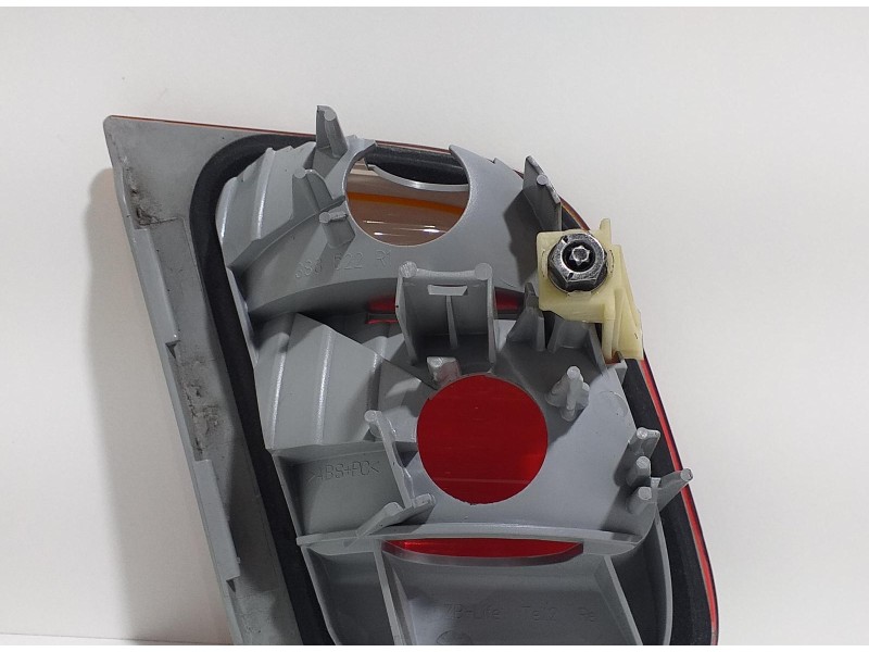 Recambio de piloto trasero derecho interior para bmw serie 3 berlina (e46) 325i referencia OEM IAM 6907946 55599 