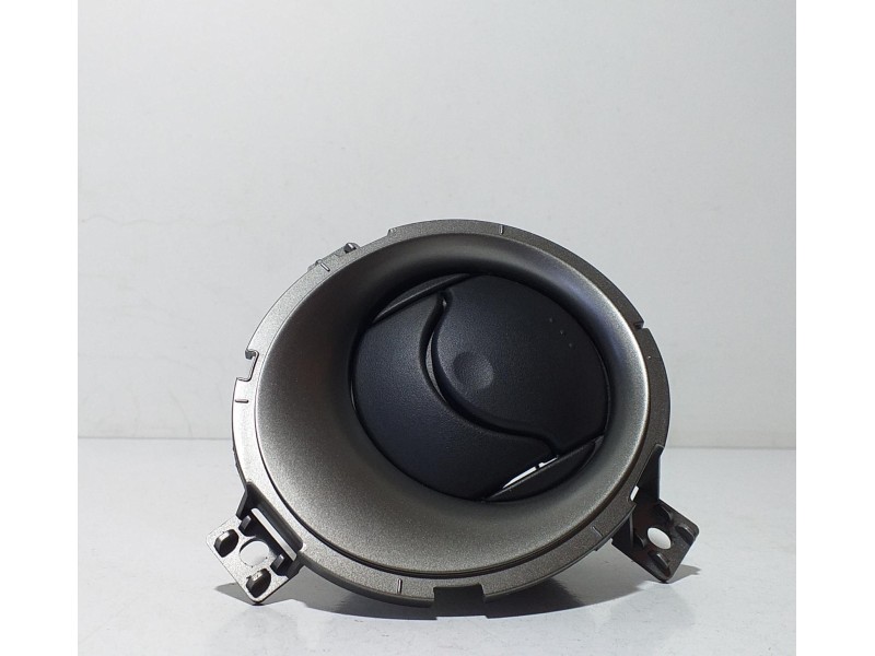 Recambio de rejilla aireadora para nissan juke (f15) acenta referencia OEM IAM 687611KE0A 69643 