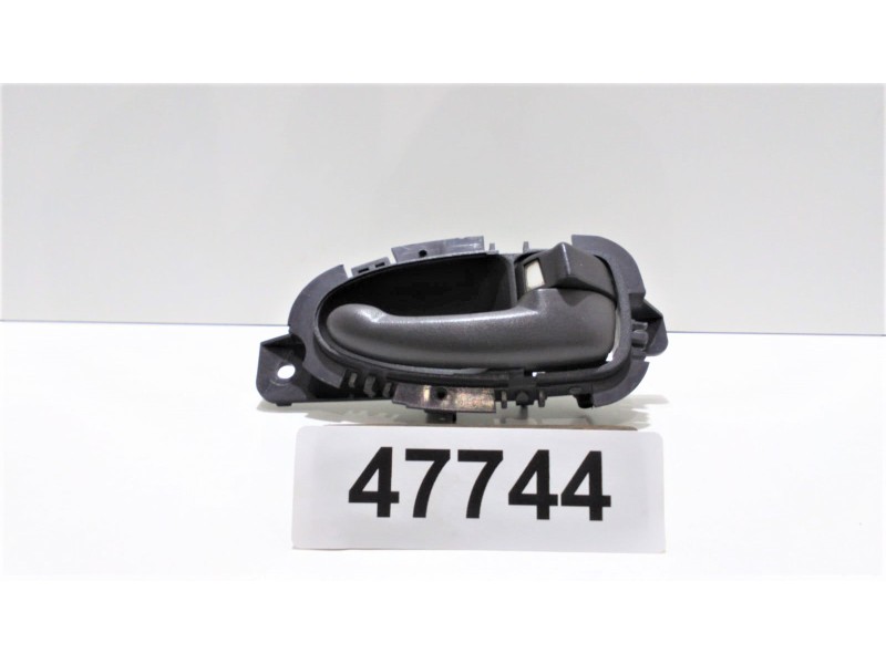 Recambio de maneta interior delantera derecha para ssangyong korando 2.3 tdi referencia OEM IAM OM661LA 47744 