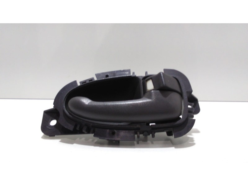 Recambio de maneta interior delantera derecha para ssangyong korando 2.3 tdi referencia OEM IAM OM661LA 47744 