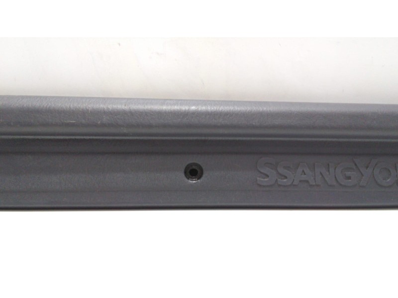 Recambio de guarnecido puerta delantera izquierda para ssangyong korando 2.3 tdi referencia OEM IAM 0M661LA 47779 
