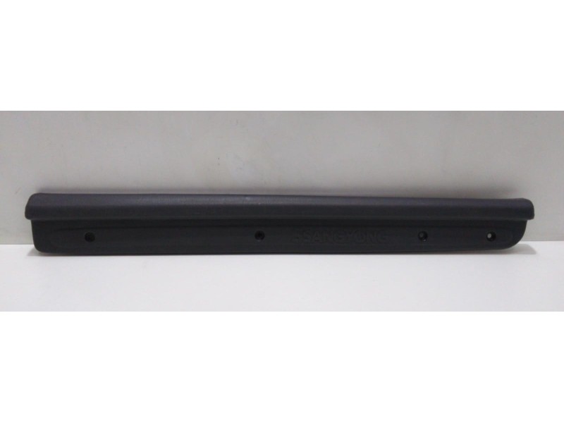 Recambio de guarnecido puerta delantera izquierda para ssangyong korando 2.3 tdi referencia OEM IAM 0M661LA 47779 