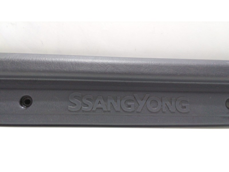 Recambio de guarnecido puerta delantera izquierda para ssangyong korando 2.3 tdi referencia OEM IAM 0M661LA 47779 