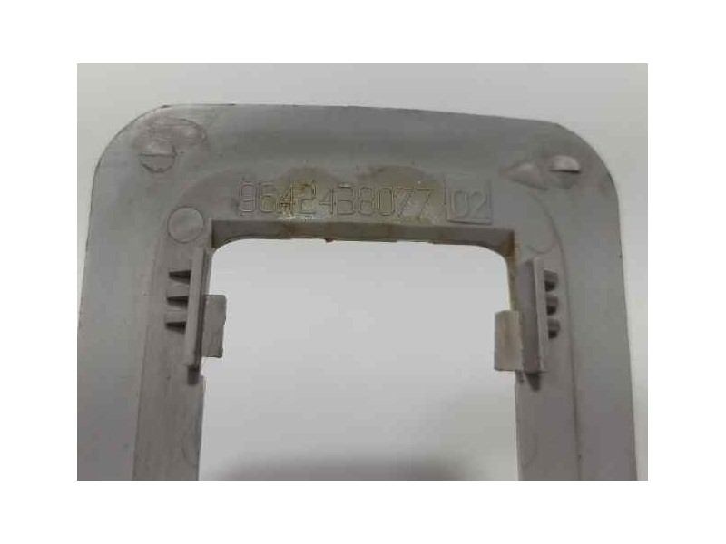 Recambio de luz interior para peugeot 307 break / sw (s1) 2.0 hdi cat referencia OEM IAM 9642438077 82704 