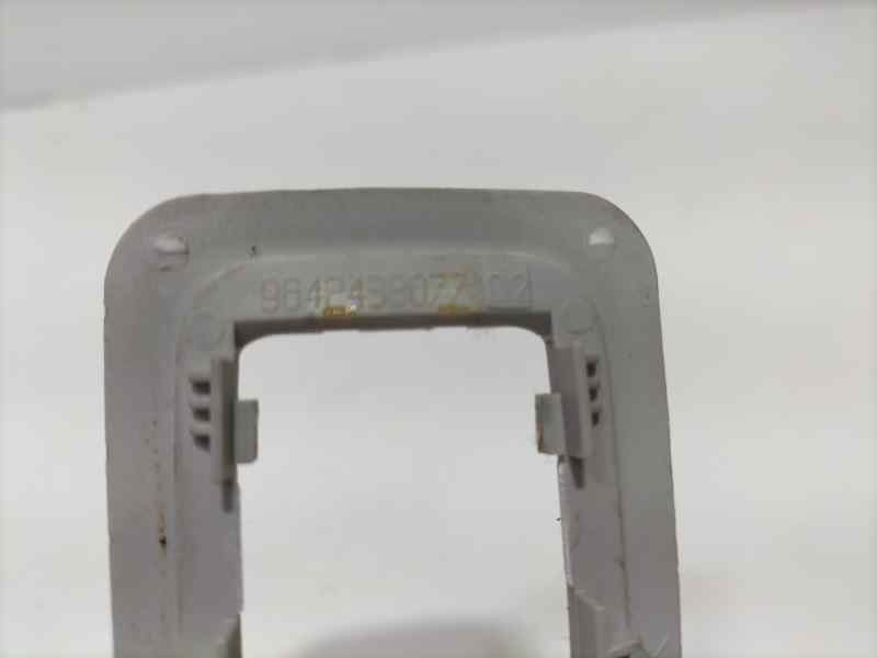 Recambio de luz interior para peugeot 307 break / sw (s1) 2.0 hdi cat referencia OEM IAM 9642438077 82705 