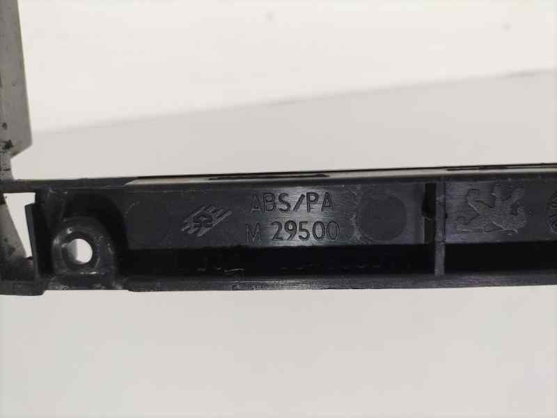 Recambio de molduras delanteras para peugeot 307 break / sw (s1) 2.0 hdi cat referencia OEM IAM M29500 82706 