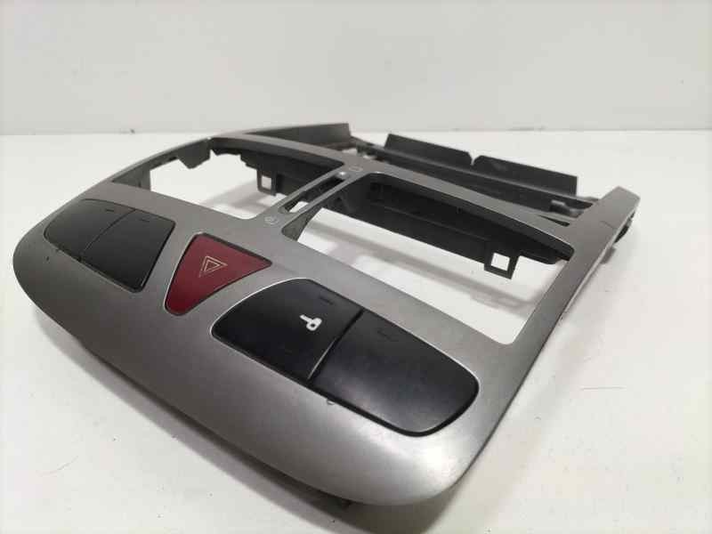 Recambio de molduras delanteras para peugeot 307 break / sw (s1) 2.0 hdi cat referencia OEM IAM M29500 82706 