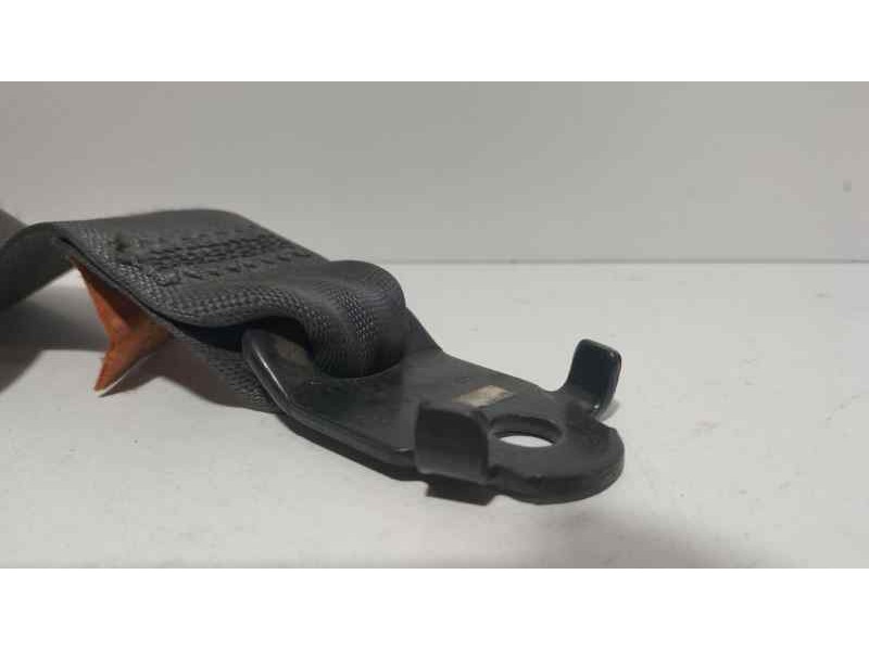 Recambio de cinturon seguridad trasero central para mitsubishi l 200 (k6/7) 2500 td glx (4-ptas.) referencia OEM IAM TTC520MS002