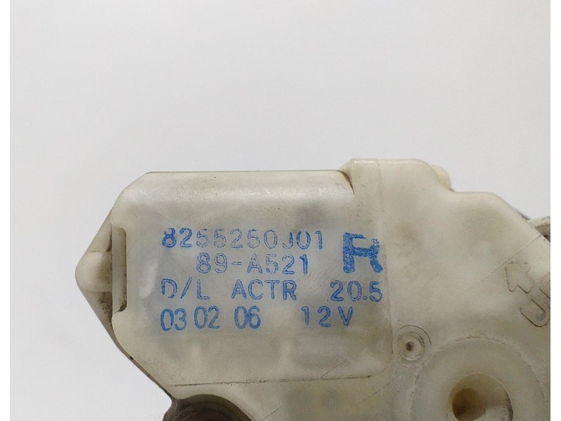 Recambio de cerradura puerta trasera derecha para nissan terrano/terrano.ii (r20) comfort referencia OEM IAM 8255250J01 67027 