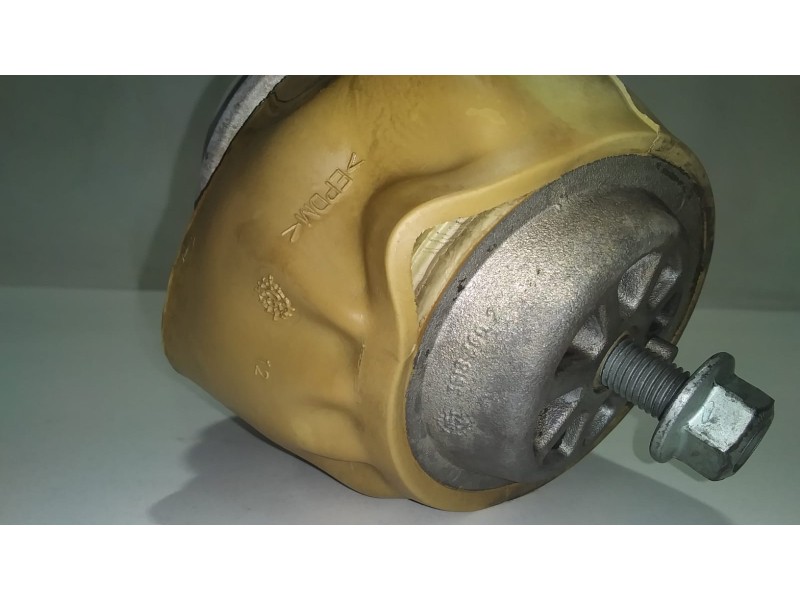 Recambio de soporte motor para volkswagen touareg (7la) tdi v6 referencia OEM IAM 7L8199131A 47947 