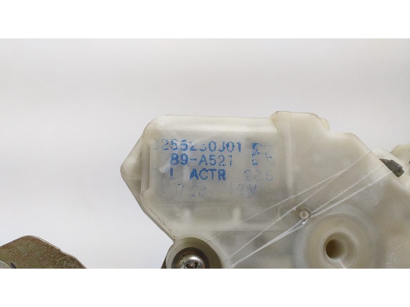 Recambio de cerradura puerta trasera derecha para nissan terrano/terrano.ii (r20) aventura referencia OEM IAM 8255250J01 67031 