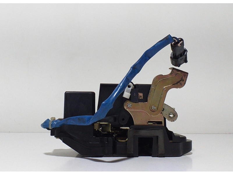 Recambio de cerradura puerta delantera derecha para kia carnival ii 2.9 crdi lx referencia OEM IAM 0K53A58310A 67060 