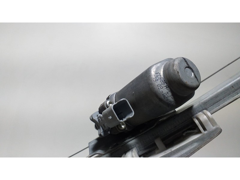 Recambio de elevalunas delantero izquierdo para peugeot 107 1.0 cat (384f) referencia OEM IAM 118671LH 67067 