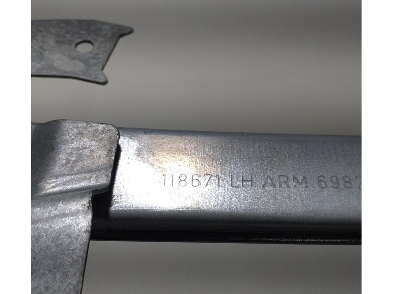 Recambio de elevalunas delantero izquierdo para peugeot 107 1.0 cat (384f) referencia OEM IAM 118671LH 67067 