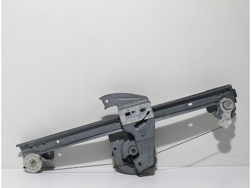 Recambio de elevalunas delantero izquierdo para peugeot 107 1.0 cat (384f) referencia OEM IAM 118671LH 67067 