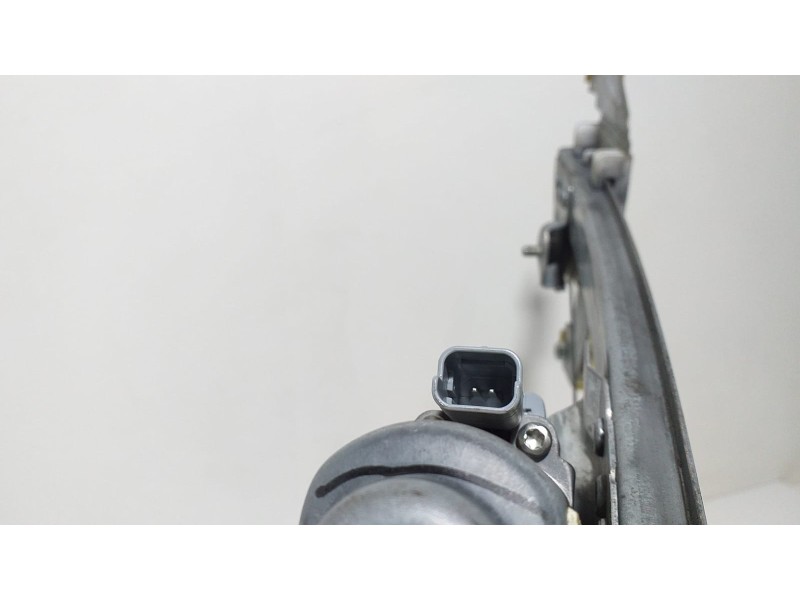 Recambio de elevalunas delantero derecho para peugeot 107 1.0 cat (384f) referencia OEM IAM 118670RH 67071 