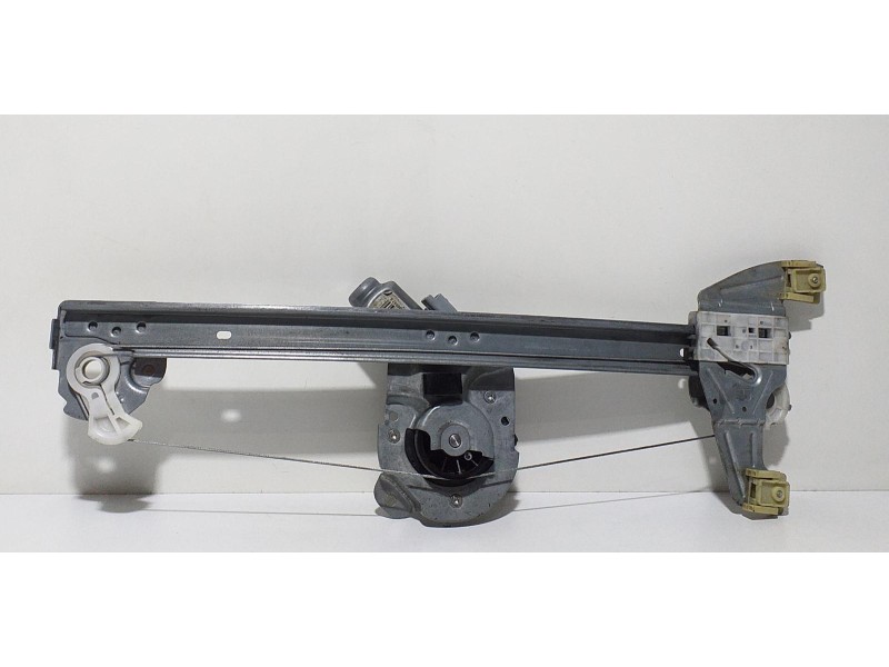 Recambio de elevalunas delantero derecho para peugeot 107 1.0 cat (384f) referencia OEM IAM 118670RH 67071 