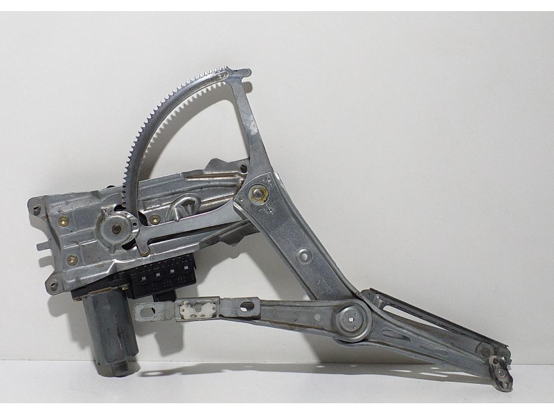 Recambio de elevalunas delantero izquierdo para opel astra g berlina 1.6 16v referencia OEM IAM 90521875 67085 